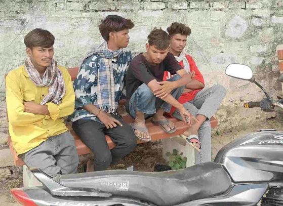 आबूरोड में ट्रेन की चपेट में आए दो युवक, मौके पर मौत