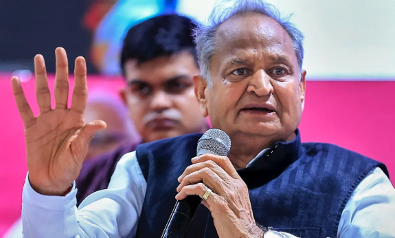 राजस्थान चुनाव देरी पर हाईकोर्ट सख्त, गहलोत का हमला