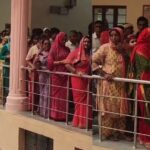 अलवर अस्पताल में संविदा वार्ड बॉय पर शराब पीकर ड्यूटी करने का आरोप, कर्मचारी महासंघ ने दिया ज्ञापन